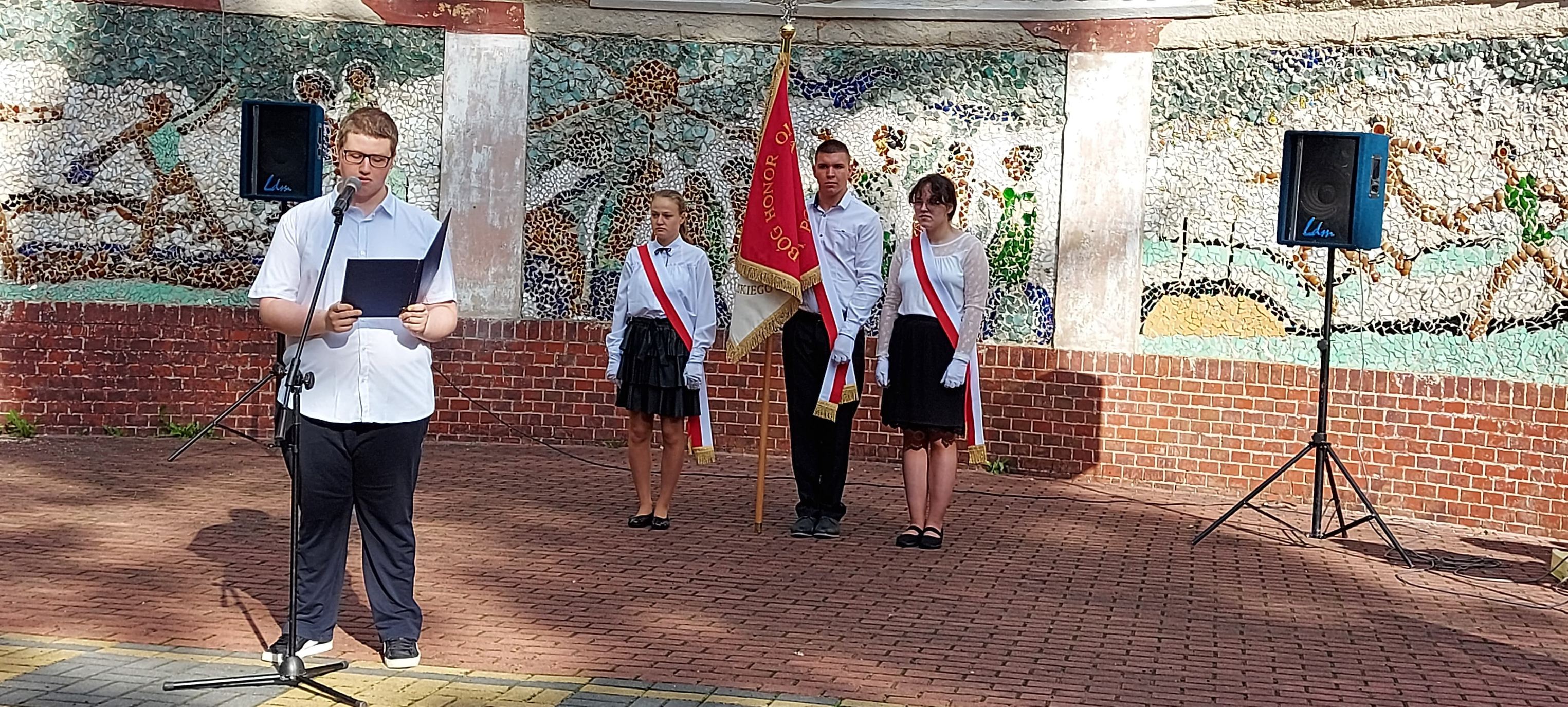 apel inaugurujący nowy rok szklny
