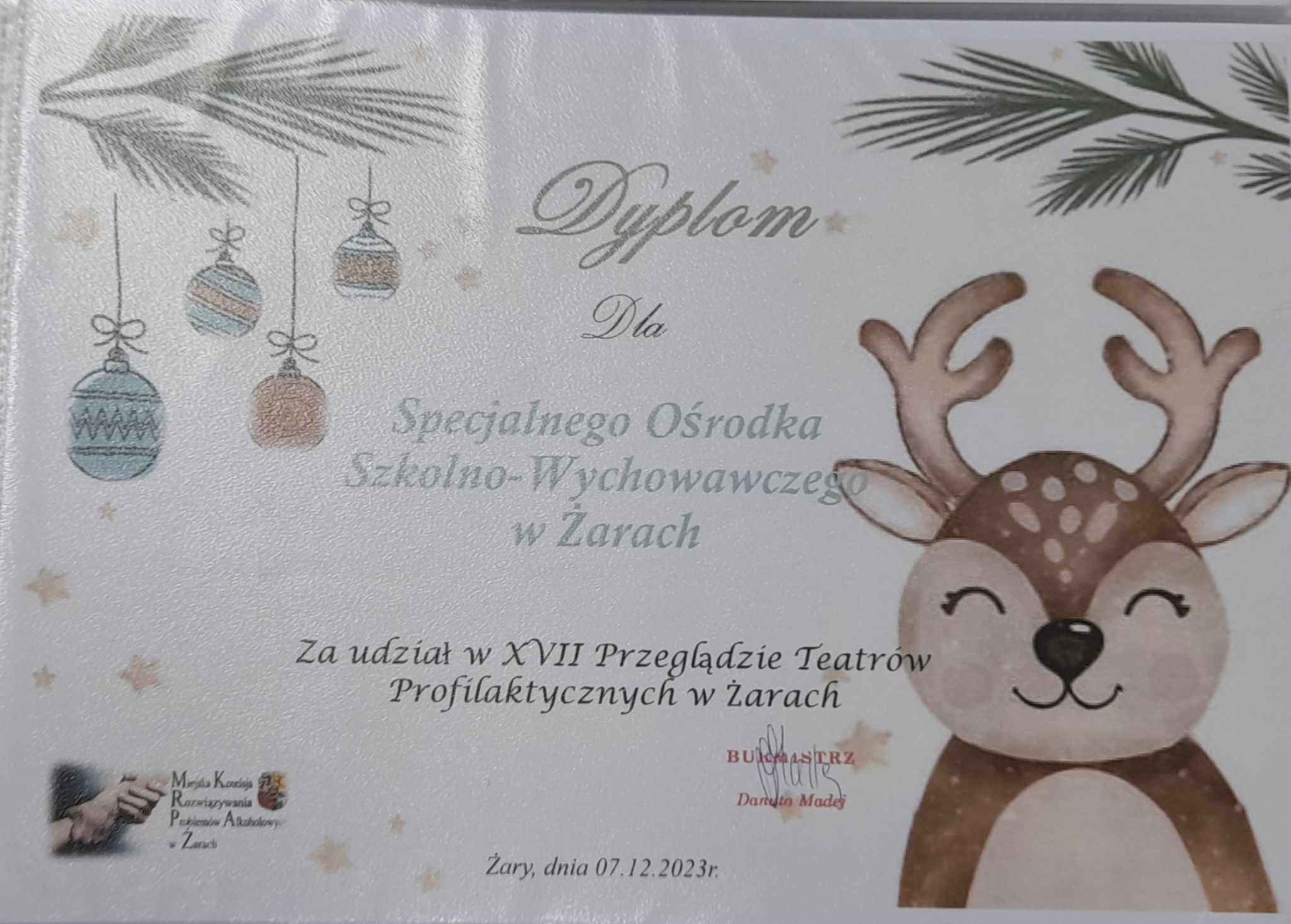 zdjęcie dyplomu 