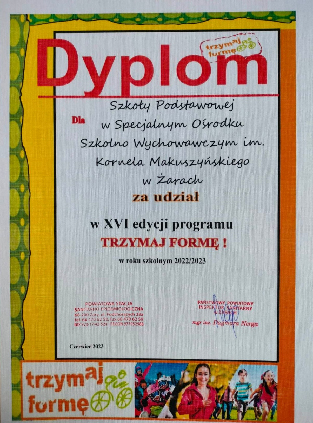 Na środku napisy , u dołu grafika