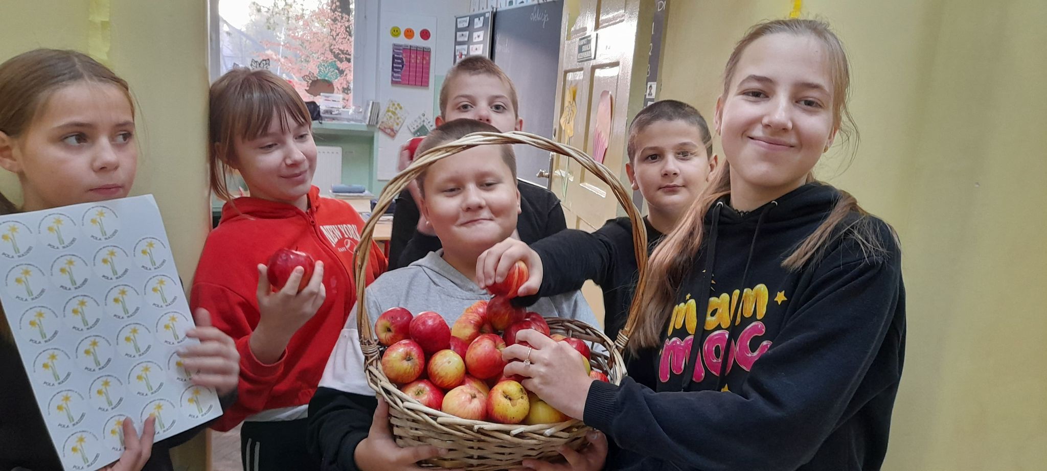 W klasie znajduje się grupa osób 