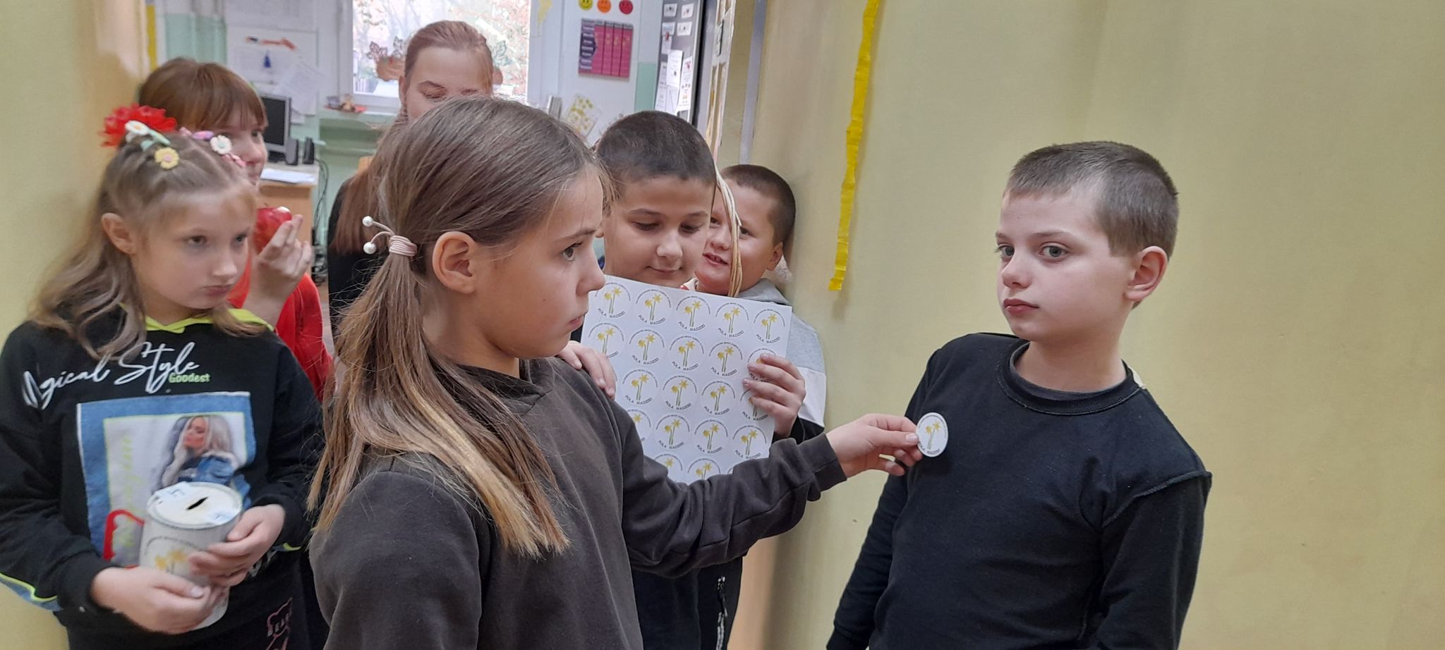W klasie znajduje się grupa osób 